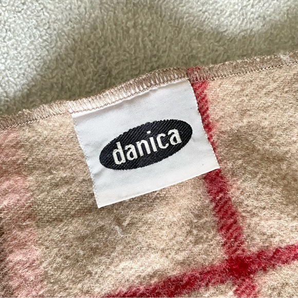Danica Wool Plaid Throw Camping Picnic Blanket - Picture 3 of 12
